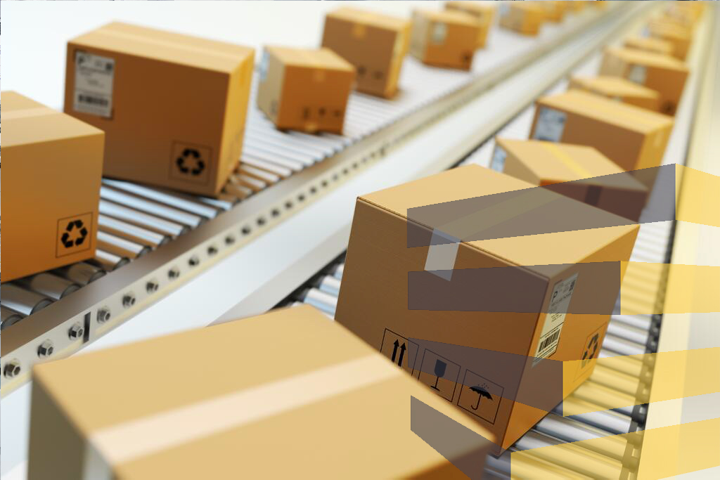 Imagem de stock de caixas num tapete transportador representando um centro de distribuição para acompanhar o artigo em tipos de armazéns.