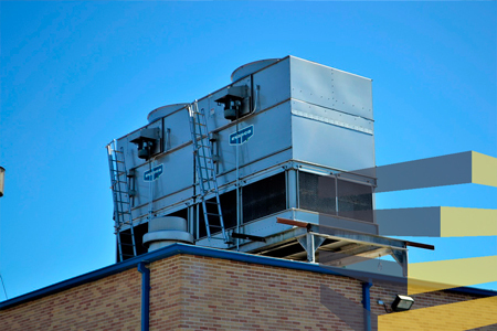Uma fotografia de uma unidade de ar condicionado industrial para ilustrar um artigo sobre armazenamento em câmaras frigoríficas. Foto de ArtisticOperations no Pixabay.